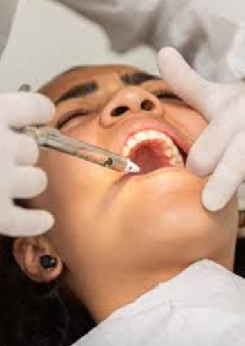 Dentist explaining masseter muscle treatment